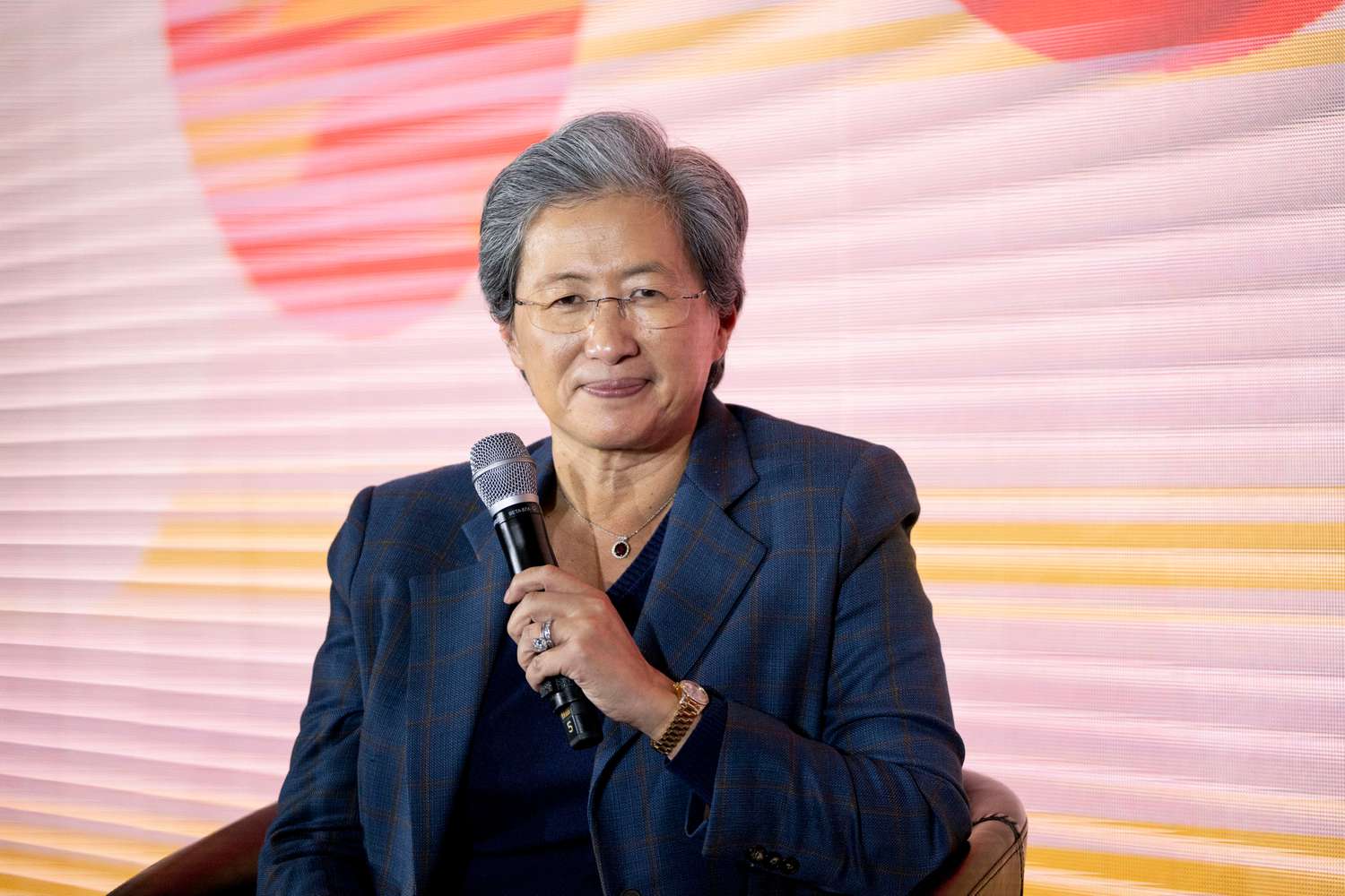 Analyzing Wall Street’s Concerns Over AMD’s AI Revenue Amid Strong Results