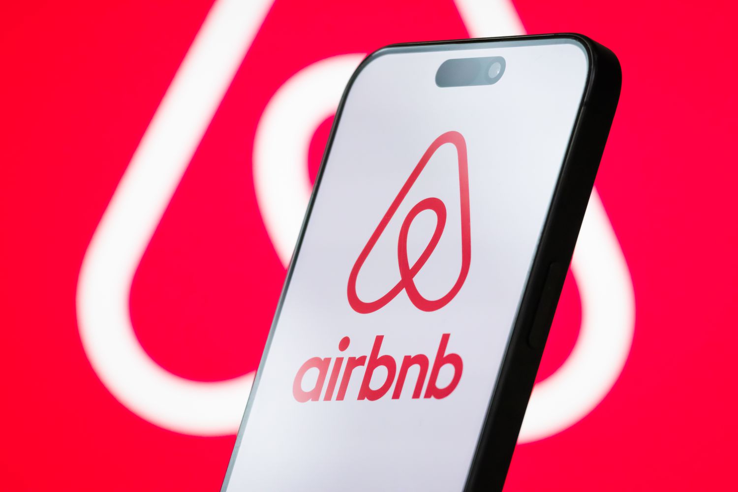 Impact of Economic Uncertainties on Airbnb’s US Travel Demand