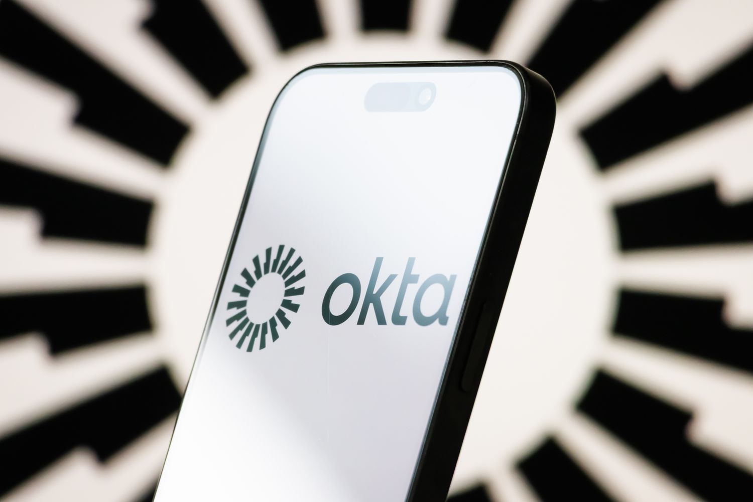 Examining Okta’s Stock Decline Amid Economic Uncertainty