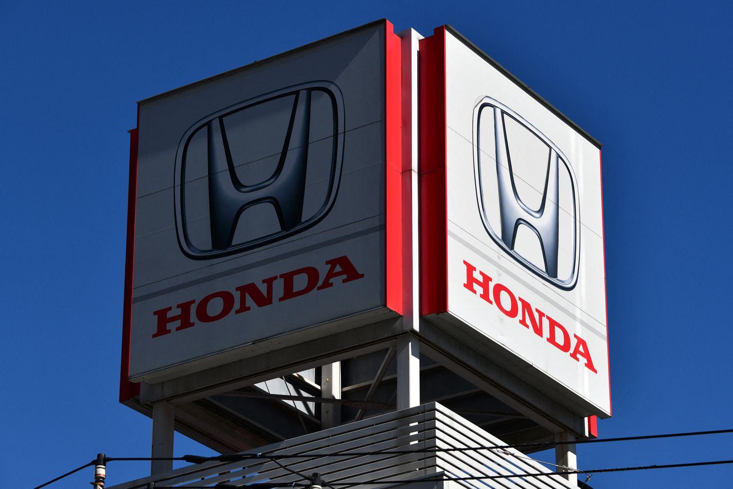 Honda Faces Financial Challenges Amid US Tariffs Impacting Stock Performance