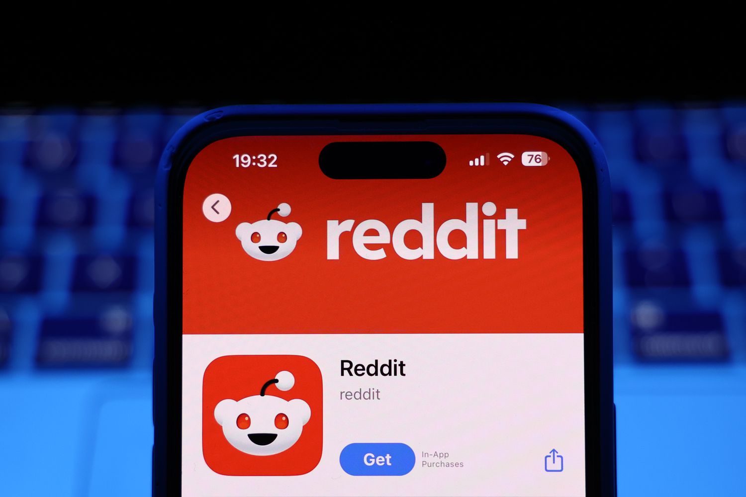 Reddit Stock Soars: Analyzing Revenue Growth Potential