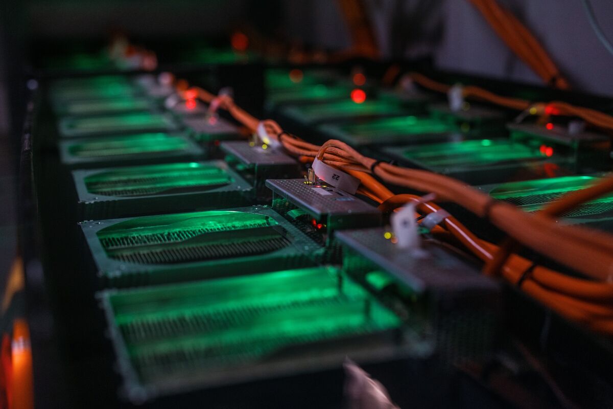 Cryptocurrency Turmoil: Bitcoin Miners Face Challenges Despite Political Backing