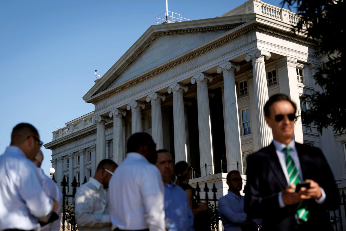 US Treasury Bonds Decline Amid Robust Job Market Reevaluation