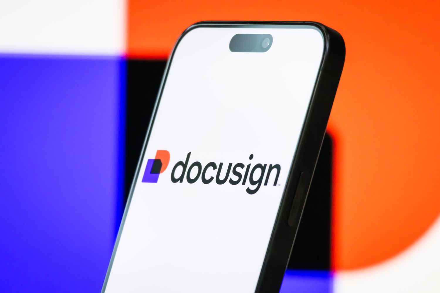 Docusign’s Stock Dip: Transition to AI and Its Impact on Billings