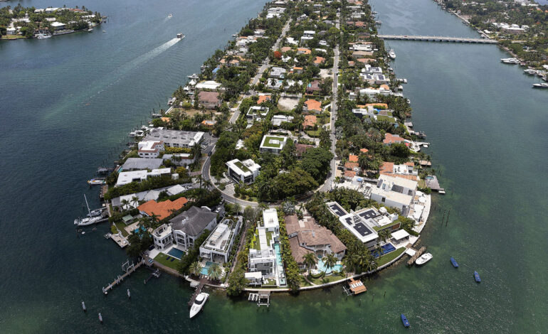 Barge Collision Leads to Sailboat Sinking and Injuries in Biscayne Bay
