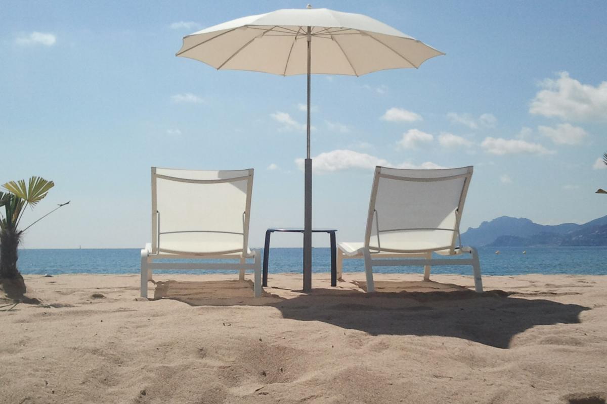 How to Plan a Budget-Friendly Holiday: Insights from a Personal Finance Expert