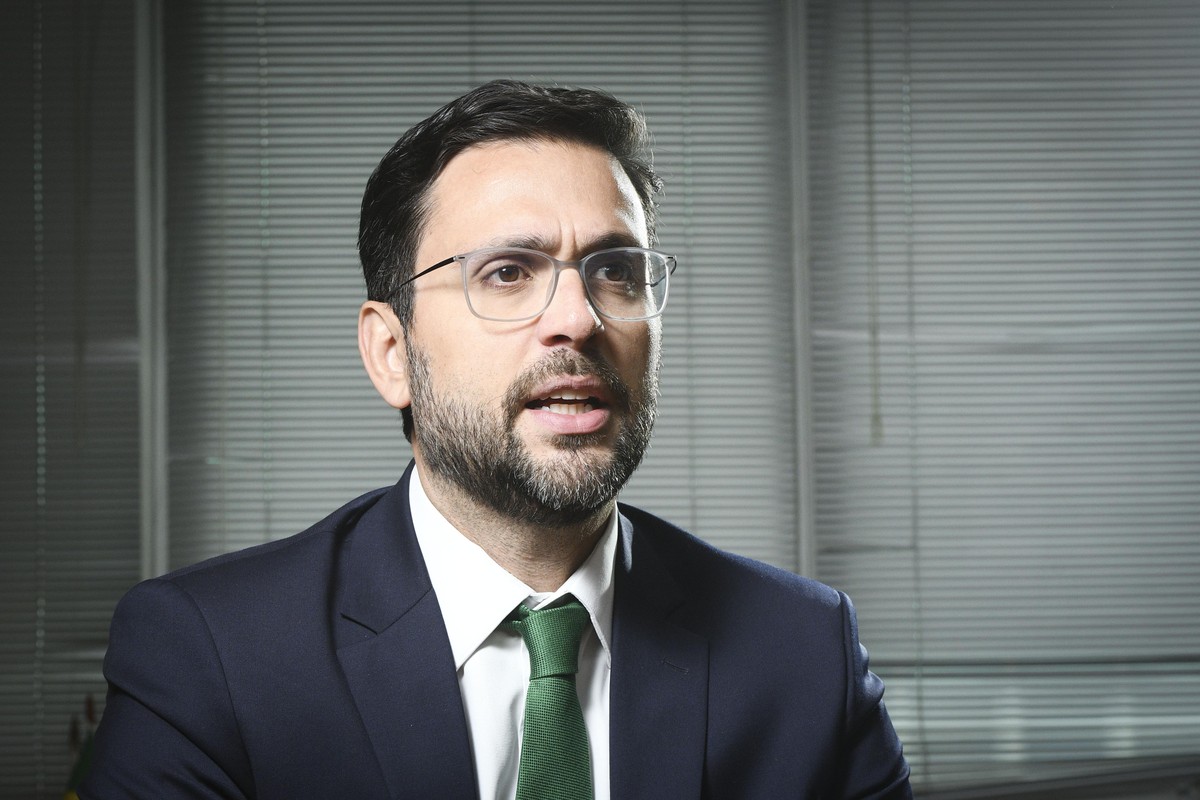 Presidente da CVM Anuncia Saída Antecipada do Cargo: Entenda as Implicações