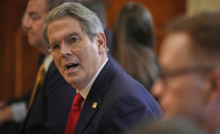Bessent Denies Pressuring Fed for Interest Rate Cuts