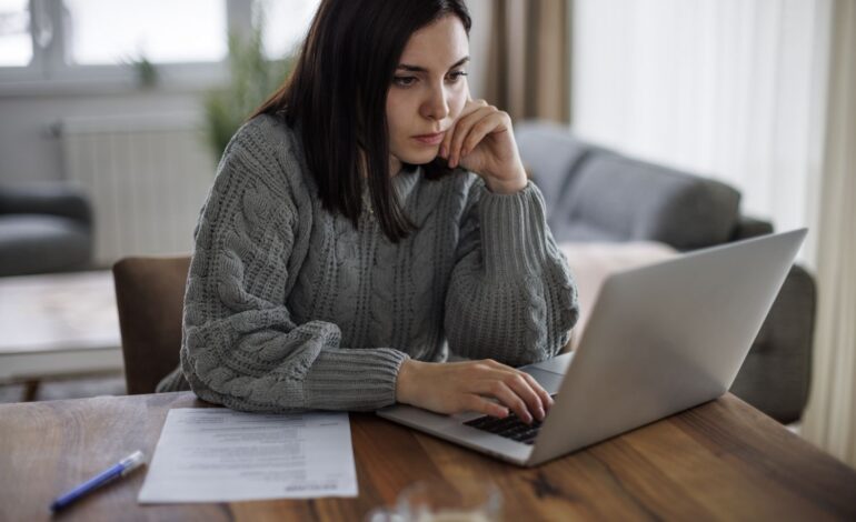 How to Navigate the Crucial First 48 Hours After a Layoff for Financial Stability