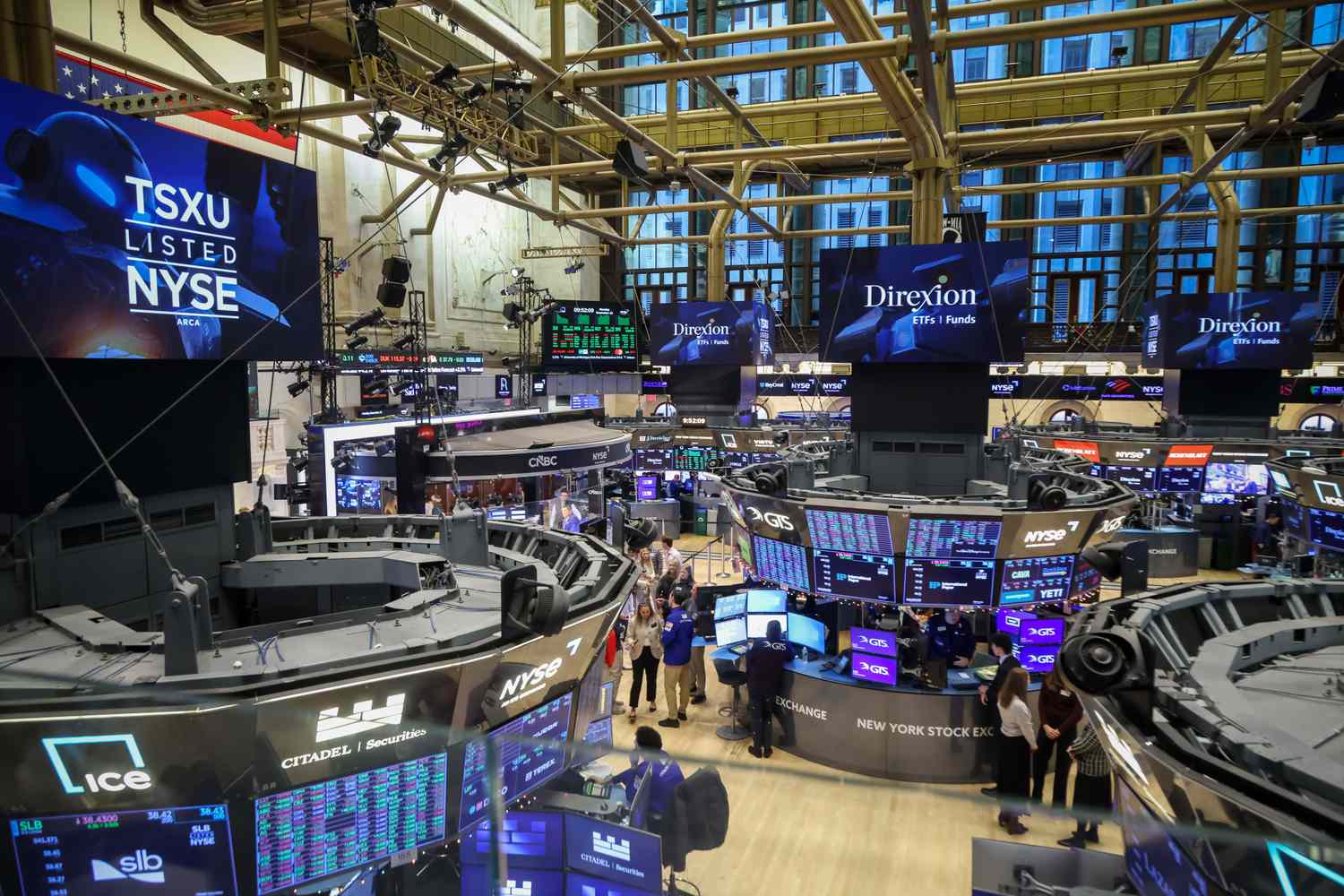 Dow Jones Today: A Detailed Analysis of Stock Futures and Precious Metals Surging to New Highs