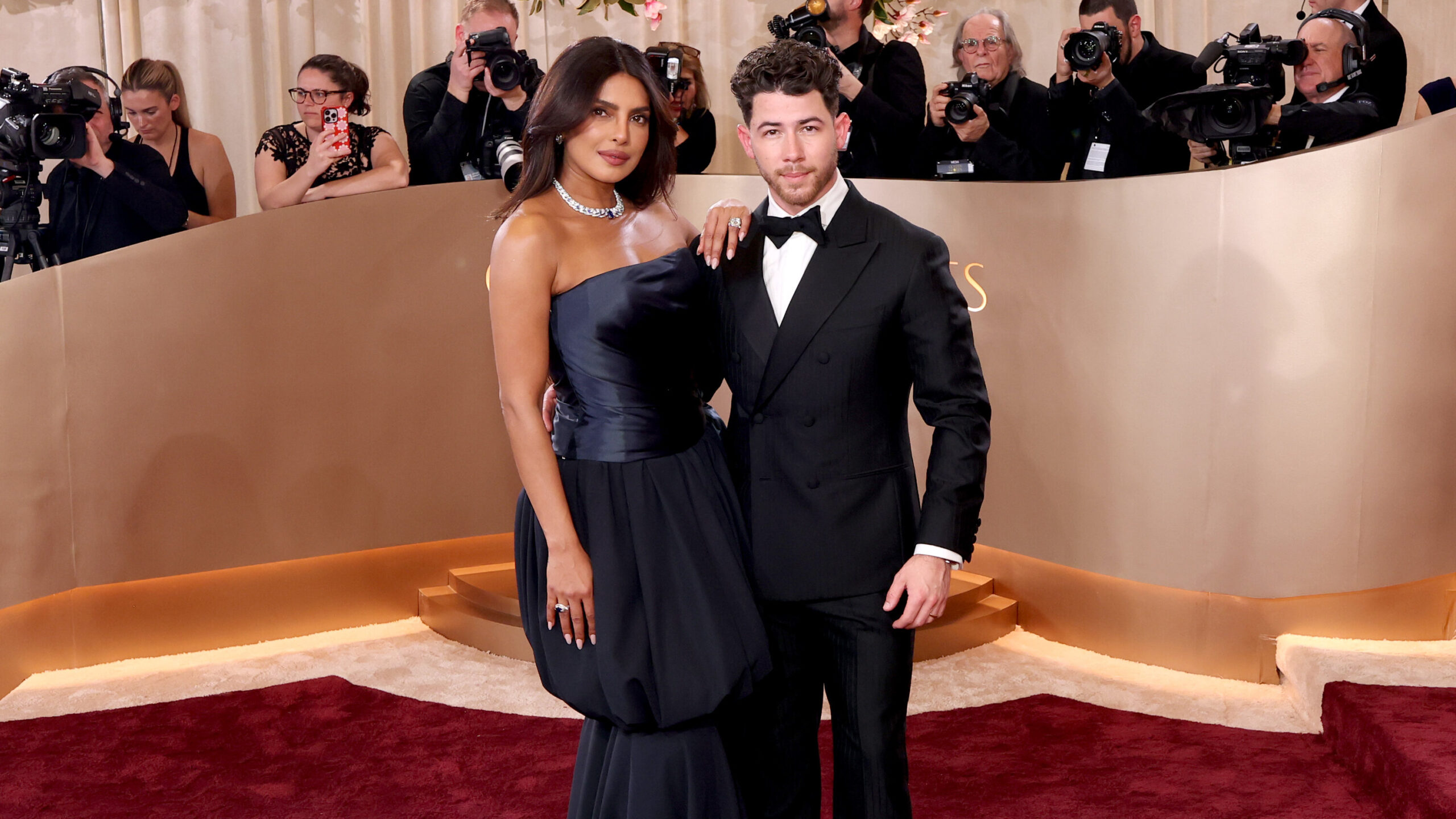 Golden Globes 2026 Red Carpet: A Dazzling Display of Fashion and Glamour