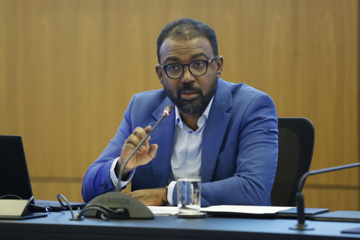 BC: Diretor Aquino Denies Recommending Fraudulent Purchases