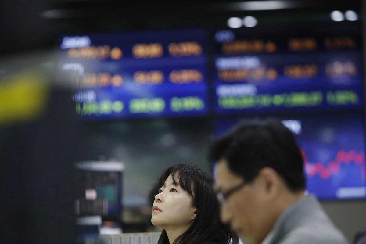 Asian Stock Markets Close Mixed Amid China’s Data and US Tariff Threats