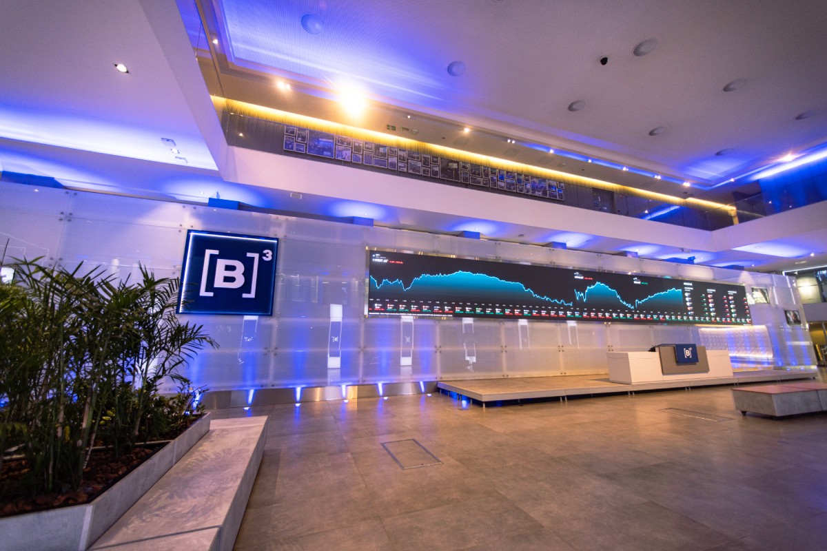 Ibovespa Declines Amid Pressure from Vale and Risk Aversion Abroad