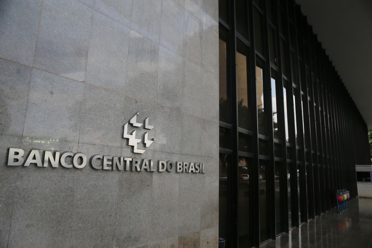 Financial Sector Backs Central Bank Amidst Political Pressure in Banco Master Case