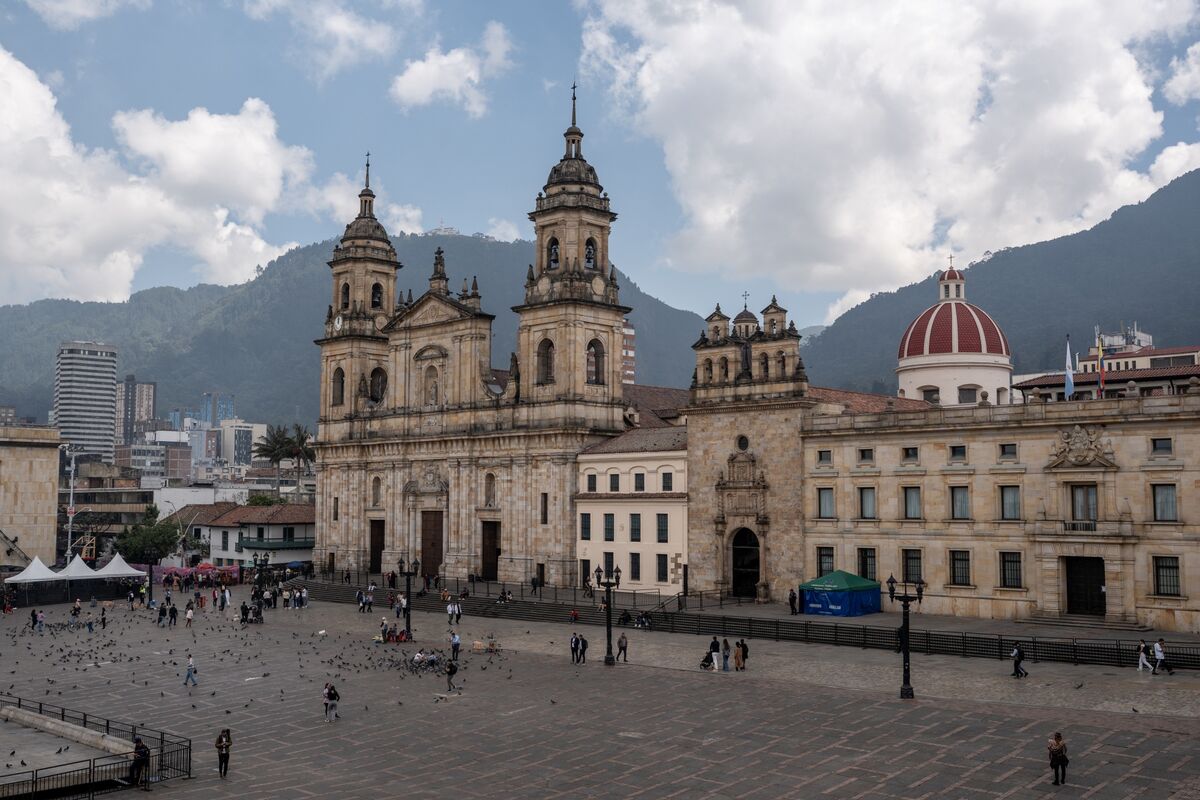 Colombia’s Debt Strategy: Navigating Financial Markets Ahead of Elections