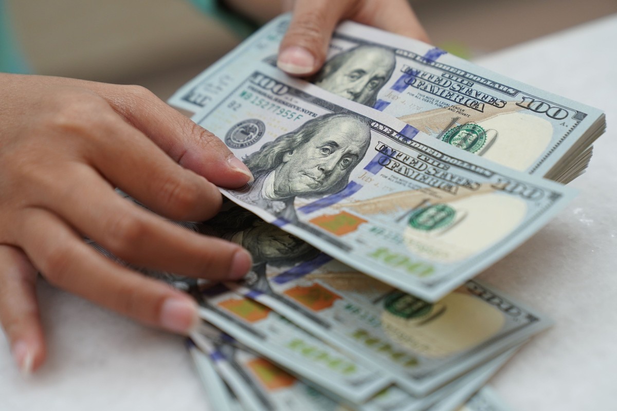 Dólar Registra Leve Alta com Expectativa por Dados de Inflação nos EUA