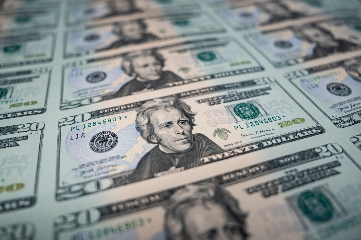 Dollar Declines Following Interest Rate Decisions in Brazil and the US