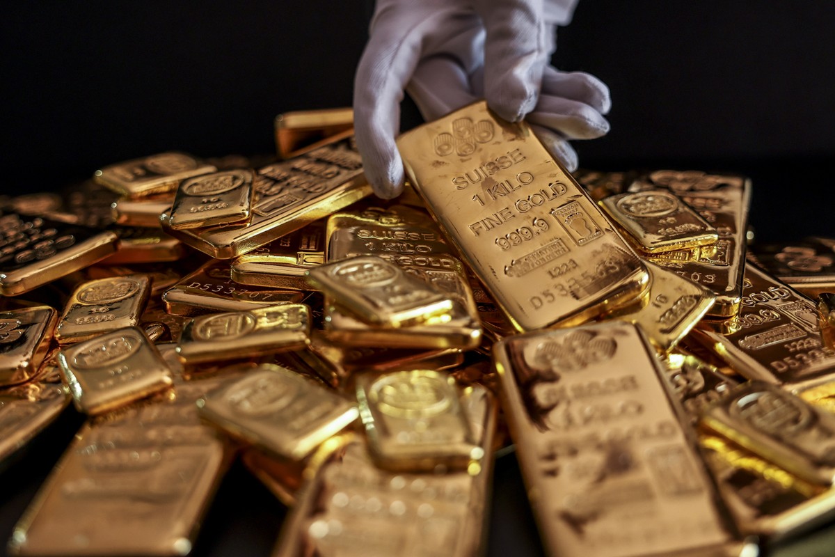 Gold’s Surge Outpaces Wall Street Projections, Shaking Market Confidence