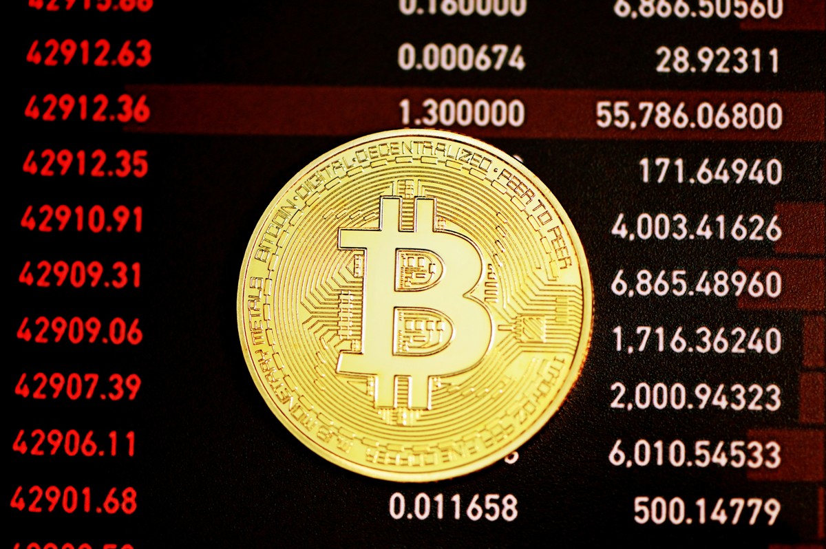 Bitcoin Faces Further Decline Amid Greenland Tensions, Seeks $91K Support