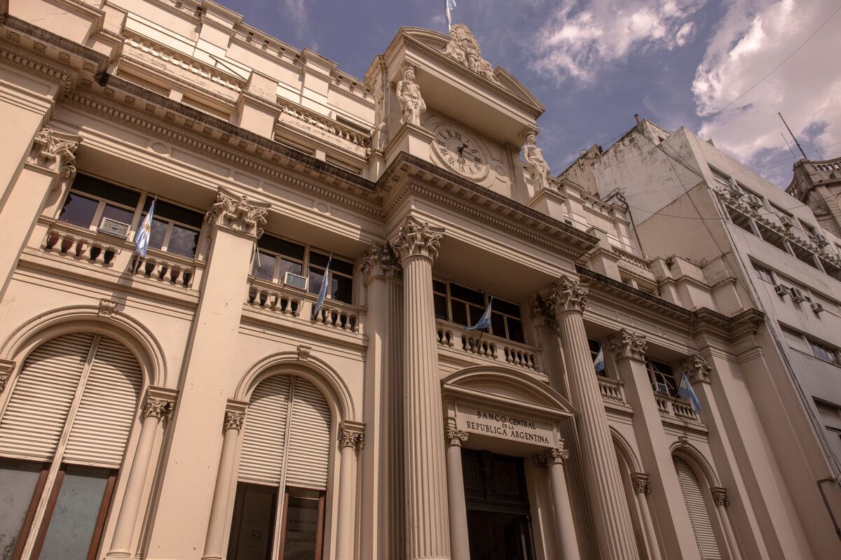 Milei’s Strategic Moves: Stabilizing Argentina’s Peso Amidst Looser Trading Rules