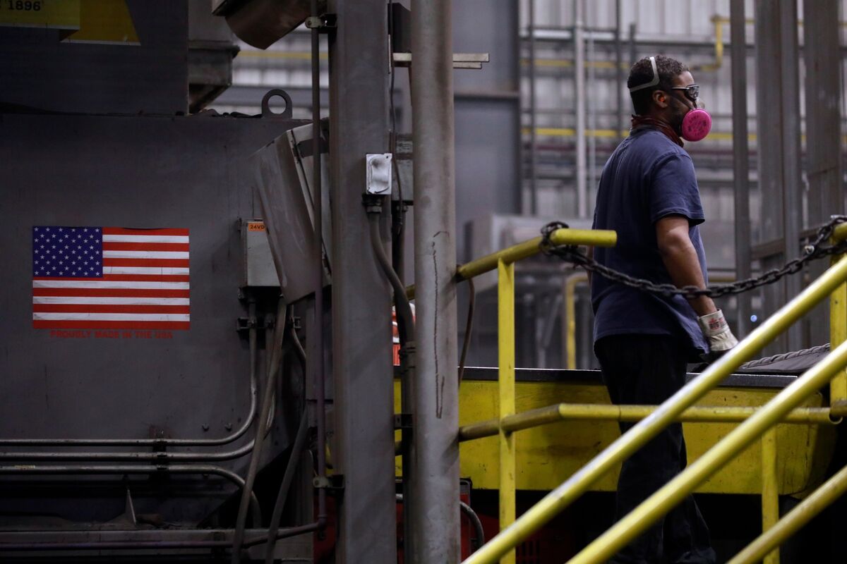 US Manufacturing Sector Faces Challenges as Key Indicator Declines