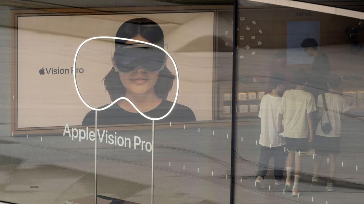 Apple Boosts Development of AI Glasses, Pendant, and AirPods