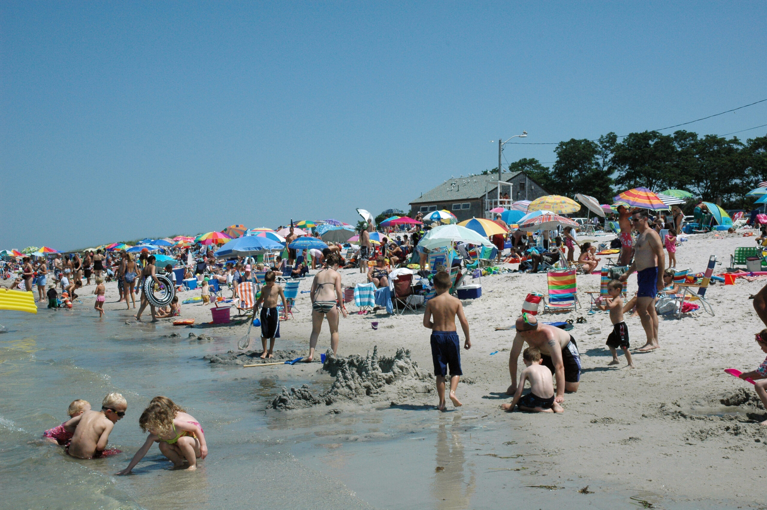 Escalating Beach Bacteria: Climate Change Raises Infection Risks on the US East Coast