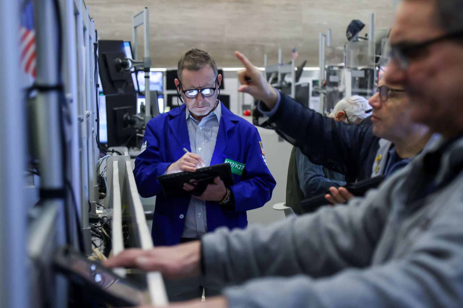 Stock Market Outlook: Dow Jones Hits Record as Retail Sales Awaited