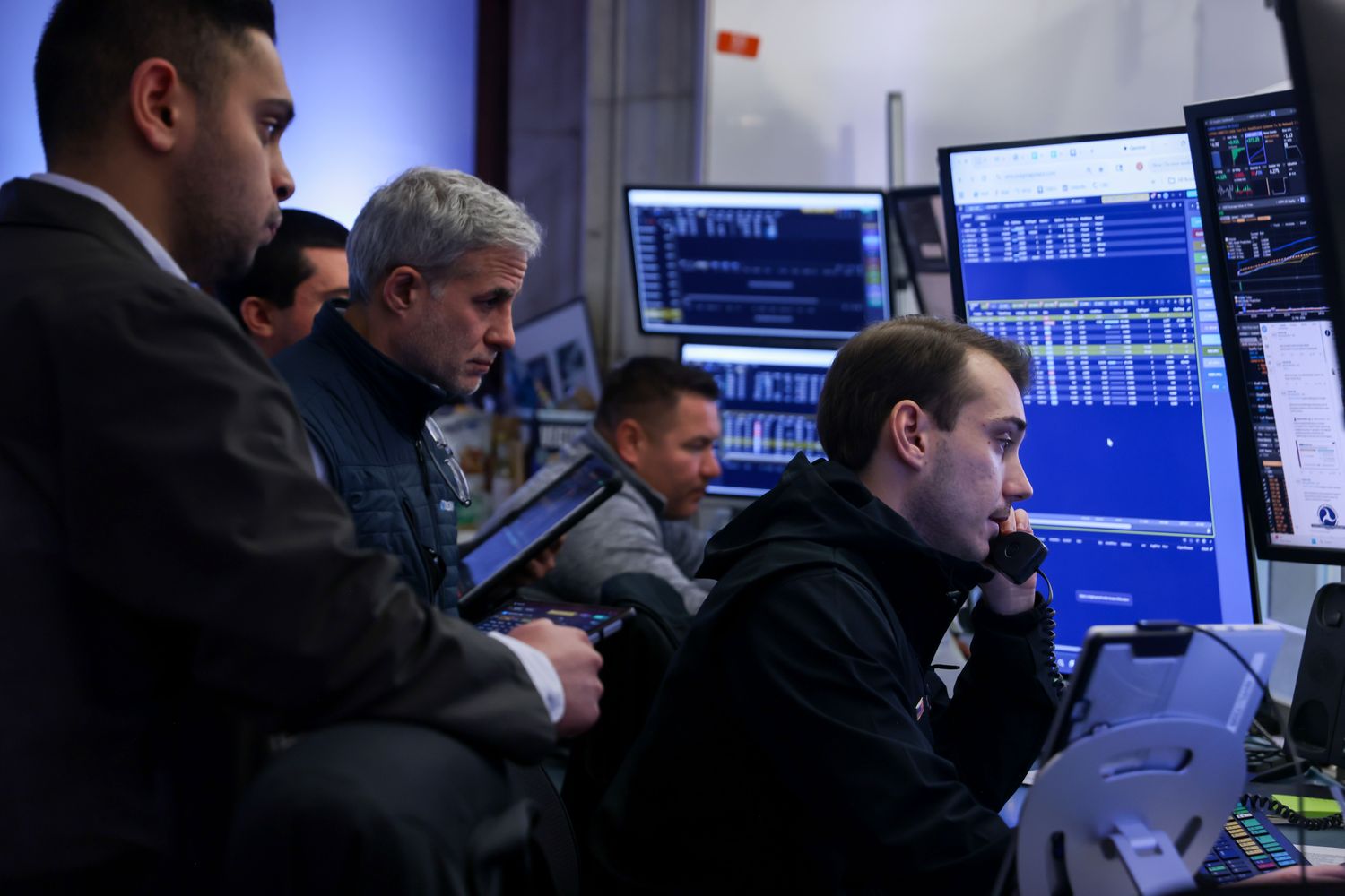 Market Dynamics: Stock Movements Ahead of the CPI Report and Tech Sector Insights