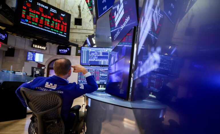 Tech Sector Challenges Lead to NY Stock Market Decline Post-Holiday