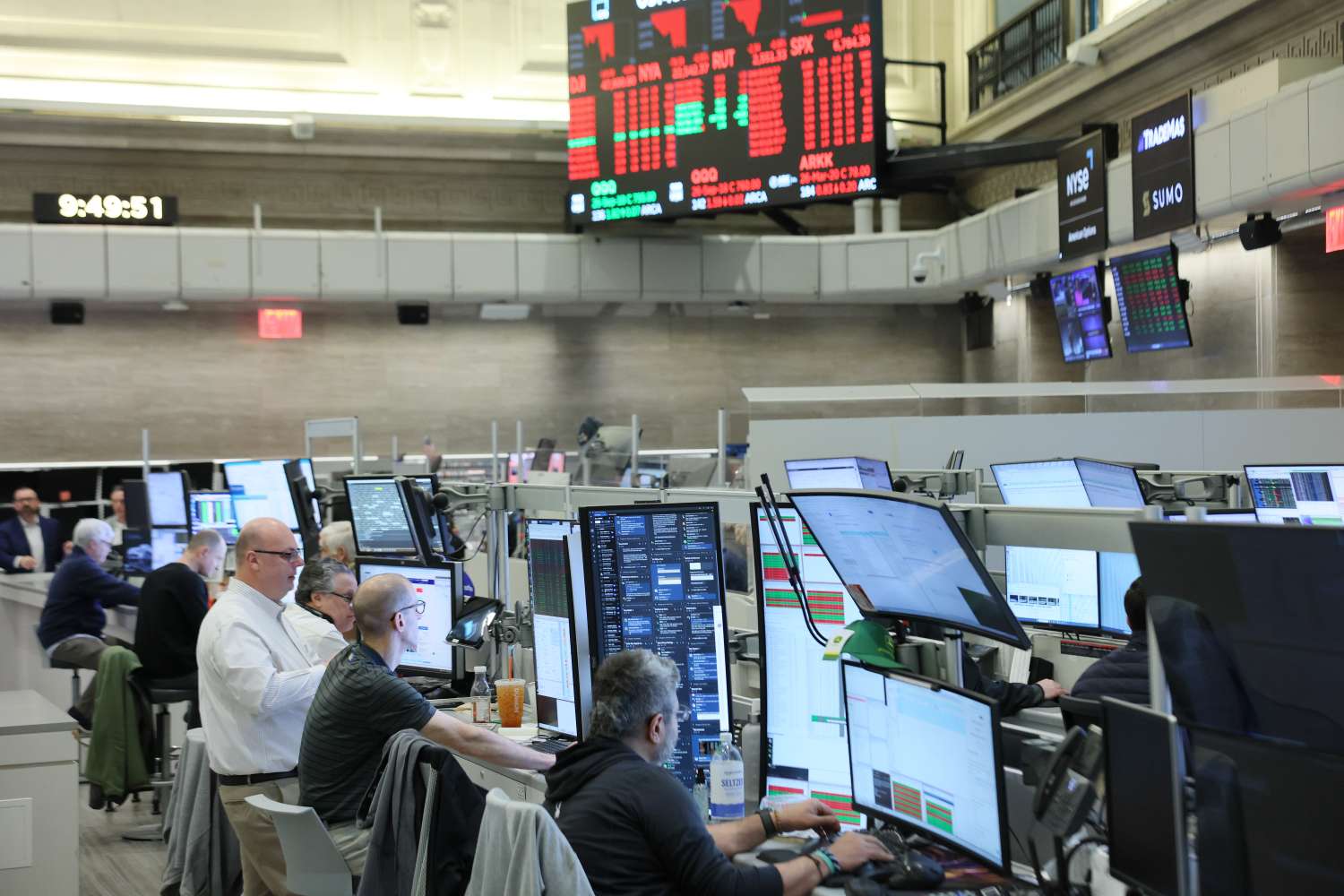 Stock Market Dynamics: Reactions to Inflation Data and Oil Price Movements